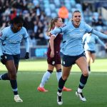 WSL: Man City deny Aston Villa thanks to Lauren Hemp and Jill Roord